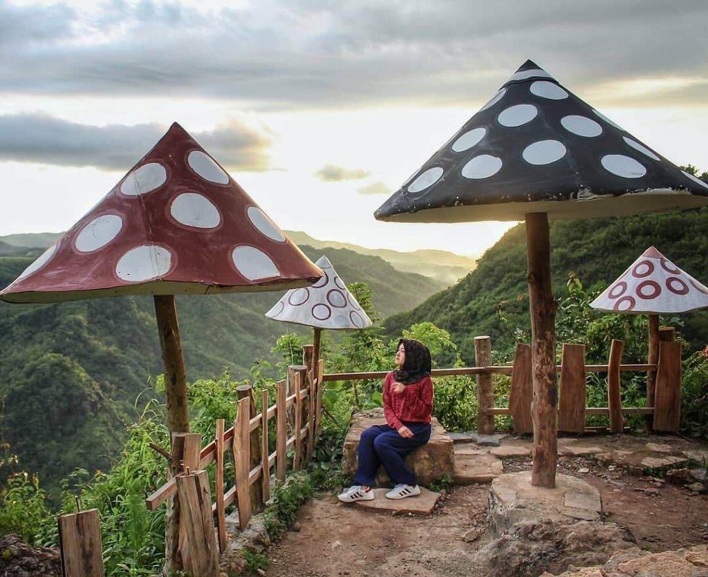 Spot Foto Jurang Tembelan Bantul, Lokasi Destinasi Wisata Jurang Tembelan Jogja, Rute Menuju Lokasi, Harga Tiket Masuk Jurang Tembelan Jogja, Jam Operasional Jurang Tembelan, Fasilitas Wisata, 4 Tips Mengunjungi Perahu Awan, Pesona Jurang Tembelan Jogja, Wisata Kuliner, Galeri Foto, Wisata Lain Di Sekitar Jurang Tembelan