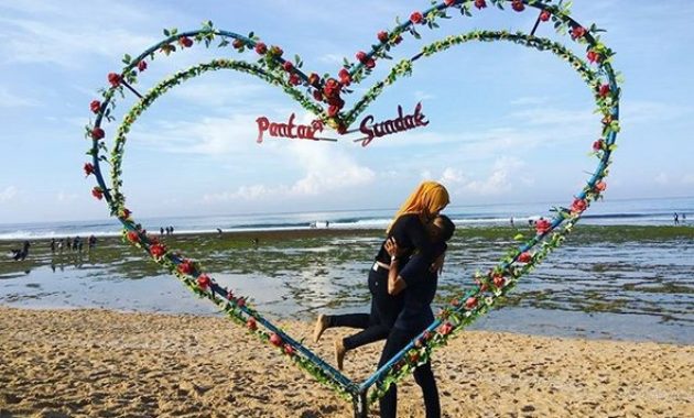 Spot Foto Love via Ig @sanni_95san, Lokasi Destinasi Alam Pantai Sundak Gunung Kidul, Rute Menuju Lokasi Pantai Sundak Gunung Kidul, Peta Sundak Beach Jogja, Harga Tiket Pantai Sundak Gunung Kidul, Fasilitas di Pantai Sundak Gunung Kidul, Spot Foto di Pantai Sundak Gunung Kidul, Aktivitas Seru , Pesona Pantai Sundak Gunung Kidul, Menikmati Kuliner Khas Laut , Tips dan Saran