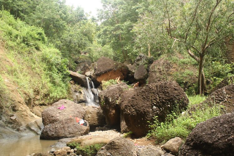 Lokasi Air Terjun Seribu Batu Jogja, Rute Menuju Lokasi Air Terjun Seribu Batu Jogja, Harga Tiket Masuk Air Terjun Seribu Batu Jogja, Fasilitas Tambahan di Wisata Air Terjun Seribu Batu, Air Terjun yang Terbentuk dari Letusan Gunung Api Purba, Keindahan Alam di Sekitar Menjadi Daya Tarik, Wisata di Sekitar Air Terjun Seribu Batu, Tips dan Saran, Galeri Foto