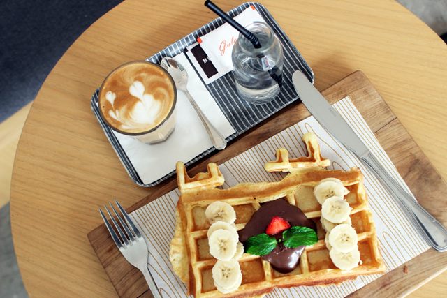 Woodpecker Coffee via indonesia.stylecom, 1. Bakoel Koffie Cikini, 2. Lucky Cat Coffee & Kitchen, 3. Anomali Coffee – Senopati, 4. Walking Drums, 5. Monolog Coffee Company Plaza Senayan, 6. Giyanti Coffee Roastery, 7. First Crack Coffee, 8. Saudagar Kopi Sabang, 9. 1/15 Coffee, 10. Journey Coffee, 11. Dua Coffee Shop, 12. Six Ounces Coffee, 13. Yan Kedai Kopi, 14. Tanatap Coffee Ampera, 15. Kopi Kalyan, 16. ST ALi Jakarta, 17. Djournal Coffee, 18. Gordi HQ, 19. Shoot Me In The Head Coffee Bar and Roastery, 20. Goffee Jakarta, 21. Upstairs Coffee Signature, 22. Crematology, 23. Chief Coffee Jakarta, 24. Fillmore Coffee, 25. Nitro Coffee, 26. Kopi Manyar, 27. Pigeonhole Coffee, 28. Titik Temu Coffee, 29. Trafique Coffee, 30. Say Something Coffee, 31. 7 Speed Coffee, 32. OMBÉ KOFIE, 33. CLIQ Coffee & Kitchen (Jakarta Selatan), 34. Guten Morgen Coffee Lab, 35. Koultoura Coffee, 36. LIMA Chocolate, 37. Jakarta Coffee House (JCH), 38. Woodpecker Coffee
