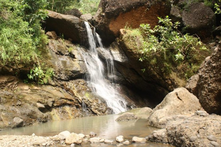 Lokasi Air Terjun Seribu Batu Jogja, Rute Menuju Lokasi Air Terjun Seribu Batu Jogja, Harga Tiket Masuk Air Terjun Seribu Batu Jogja, Fasilitas Tambahan di Wisata Air Terjun Seribu Batu, Air Terjun yang Terbentuk dari Letusan Gunung Api Purba, Keindahan Alam di Sekitar Menjadi Daya Tarik, Wisata di Sekitar Air Terjun Seribu Batu, Tips dan Saran, Galeri Foto