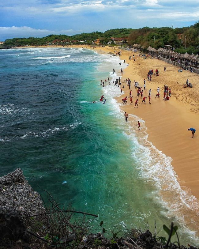 Bermain di Pinggir Pantai Slili Gunung Kidul, 1. Tebing Breksi Jogja , 2. Puncak Becici Jogja , 3. Hutan Pinus Mangunan, 4. Blue Lagoon Jogja , 5. Waduk Sermo , 6. Wisata Alam Puncak Suroloyo , 7. Gua Jomblang, 8. Wisata Alam Kalibiru, Jogja , 9. Air Terjun Sri Gethuk , 10. Air Terjun Kedung Pedut , 11. Wisata ke Gumuk Pasir Parangkusumo Serasa di Luar Negeri, 12. Pantai Jogan yang Memukau Mata, 13. Menyusuri Kalisuci Cave Tubing, 14. Pemandian Tirta Budi yang Alami, 15. Indahnya Grojogan Lepo Dlingo, 16. Hutan Mangrove yang Fantastic, 17. Pantai Wedi Ombo, 18. Bukit Panguk, 19. Embung Nglanggeran, 20. Bukit Isis, 21. Air Terjun Kedung Kandang, 22. Gumuk Pasir Parangkusumo, 23. Telaga Biru Semin, 24. Bukit Kosakora Gunung kidul, 25. Pantai Ngetun Gunung kidul, 26. Pantai Kayu Arum, 27. Green Village Gedangsari, 28. Gunung Api Purba Nglanggeran, 29. Pantai Watu Kodok Gunung kidul, 30. Pantai Jungwok Gunung kidul, 31. Hutan Wanagama Gunung kidul, 32. Pantai Sarangan Gunung kidul, 33. Bukit Sarangan Gunung kidul, 34. Embung Batara Sriten Gunung Kidul, 35. Pantai Wediombo Gunungkidul, 36. Air Terjun Luweng Sampang, 37. Pantai Sadeng Gunung kidul, 38. Pantai Ngrenehan Gunung kidul, 39. Pantai Slili, 40. Pantai Pok Tunggal Gunung Kidul, 41. Gunung Ireng Yogyakarta, 42. Pantai Watu Lawang, 43. Pantai Ngobaran Gunung Kidul, 44. Baron Technopark Gunung Kidul, 45. Pantai Kukup Gunung Kidul, 46. Mercusuar Pantai Baron Gunung Kidul, 47. Pantai Wohkudu Gunung Kidul, 48. Goa Rancang Kencono Gunungkidul