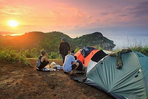 Camping di Puncak Kosakora via amicirentmotorbike.tumblr.com, 1. Pantai Pok Tunggal, 2. Pantai Siung, 3. Pantai Indrayanti (Pantai Pulang Sawal), 4. Pantai Baron, 5. Pantai Jogan, 6. Pantai Sundak, 7. Pantai Krakal, 8. Goa Gelatik, 9. Air Terjun Sri Gethuk, 10. Gua Seropan, 11. Gua Jomblang, 12. Cave Tubing Kalisuci, 13. Gunung Nglanggeran, 14. Pantai Sadranan, 15. Bukit Bintang, 16. Pantai Ngobaran, 17. Pantai Gesing, 18. Bukit Kosakora, 19. Pantai Wedi Ombo, 20. Pantai Slili, 21. Pantai Timang, 22. Pantai Jungwok, 23. Rafting di Kali Oyo Gunungkidul, 24. Pantai Seruni, 25. Pantai Drini, 26. Pantai Sepanjang, 27. Goa Bribin, 28. Goa Kalisuci Gunung Kidul, 29. Alun-alun Wonosari (Alun-alun Pemda), 30. Pantai Kukup, Desa Kemadang, Kecamatan Tanjungsari, 31. Embung Batara Sriten, 32. Pantai Sadeng, 33. Goa Cokro, 34. Goa Lowo, 35. Pantai Ngrenehan, 36. Gua Maria Tritis, 37. Desa Wisata Jelok, 38. Desa Wisata Nglanggeran, 39. Goa Jomblang – Grubug, 40. Goa Paesan, 41. Gunung Patuk atau Bukit Hargodumilah, 42. Gunung Gambar, 43. Telaga Jonge, 44. Dam Beton Indah dan Bendungan Simo, 45. Rest Area Bunder, 46. Goa Cerme, 47. Goa Langse, 48. Pantai Ngandong, 49. Gunung Kendil, 50. Goa Cokakan, 51. Gunung Api Purba Nglanggeran, 52. Bengawan Solo Purba (Telaga Suling), 53. Desa Wisata Umbulrejo, 54. Kawasan Karst Pegunungan Sewu, 55. Telaga Kemuning, 56. Hutan Wanagama, 57. Situs Gambirowati atau Pesanggrahan Gambirowati, 58. Goa Jlamprong, Goa Gesing, Goa Sinden, 59. Desa Wisata Bejiharjo, 60. Desa Wisata Bleberan, 61. Desa Wisata Mojo, 62. Desa Wisata Bobung, 63. Desa Wisata Wonosadi, 64. Desa Wisata Garotan, 65. Lembah Karst Mulo, 66. Hutan Bunder, 67. Hutan Wonosadi, 68. Situs Megalitik Sokoliman, 69. Situs Gunungbang, 70. Pertapaan Kembang Lampir, 71. Pantai Nguyahan, 72. Goa Rancang Kencono