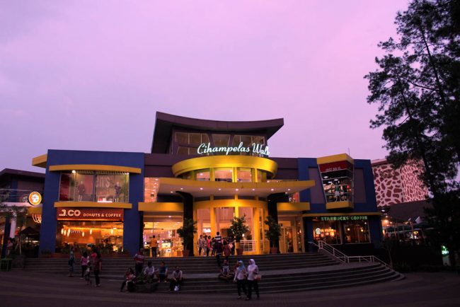 Cihampelas Walk, Mengenal Asal-Usul Cihempelas Walk, Daya Tarik Cihampeas Walk Bandung, Fasilitas Menarik di Mall Cihampelas Walk Bandung, Tips Mengunjungi Mall Cihampelas Walk Bandung