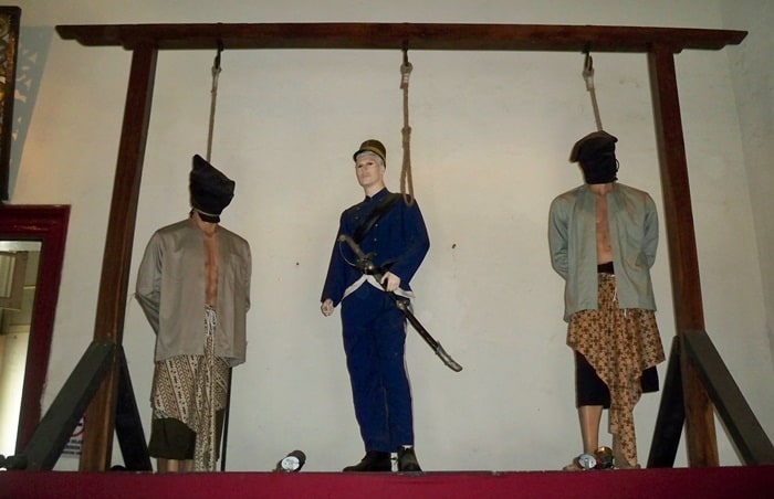 Diorama hukuman gantung via indonesiakaya, Mengenal Sejarah Museum Fatahillah, Harga Tiket Masuk Museum Sejarah Jakarta, Menikmati Aneka Fasilitas Museum Fatahillah, Kegiatan Seru yang Wajib Dilakukan, Aneka Tips Berwisata ke Museum Fatahillah