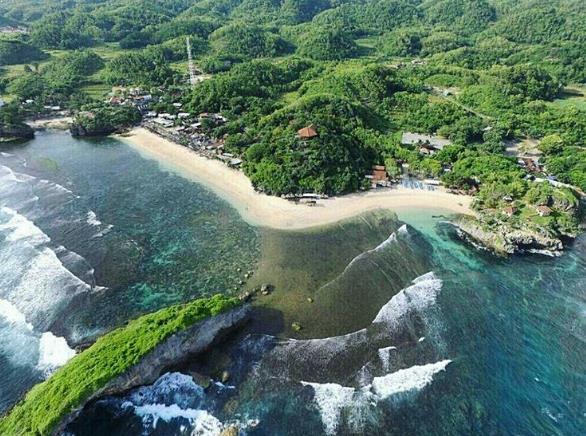 Foto Pantai Ngandong dari Drone via IG @ngandongsurf, 1. Pantai Pok Tunggal, 2. Pantai Siung, 3. Pantai Indrayanti (Pantai Pulang Sawal), 4. Pantai Baron, 5. Pantai Jogan, 6. Pantai Sundak, 7. Pantai Krakal, 8. Goa Gelatik, 9. Air Terjun Sri Gethuk, 10. Gua Seropan, 11. Gua Jomblang, 12. Cave Tubing Kalisuci, 13. Gunung Nglanggeran, 14. Pantai Sadranan, 15. Bukit Bintang, 16. Pantai Ngobaran, 17. Pantai Gesing, 18. Bukit Kosakora, 19. Pantai Wedi Ombo, 20. Pantai Slili, 21. Pantai Timang, 22. Pantai Jungwok, 23. Rafting di Kali Oyo Gunungkidul, 24. Pantai Seruni, 25. Pantai Drini, 26. Pantai Sepanjang, 27. Goa Bribin, 28. Goa Kalisuci Gunung Kidul, 29. Alun-alun Wonosari (Alun-alun Pemda), 30. Pantai Kukup, Desa Kemadang, Kecamatan Tanjungsari, 31. Embung Batara Sriten, 32. Pantai Sadeng, 33. Goa Cokro, 34. Goa Lowo, 35. Pantai Ngrenehan, 36. Gua Maria Tritis, 37. Desa Wisata Jelok, 38. Desa Wisata Nglanggeran, 39. Goa Jomblang – Grubug, 40. Goa Paesan, 41. Gunung Patuk atau Bukit Hargodumilah, 42. Gunung Gambar, 43. Telaga Jonge, 44. Dam Beton Indah dan Bendungan Simo, 45. Rest Area Bunder, 46. Goa Cerme, 47. Goa Langse, 48. Pantai Ngandong, 49. Gunung Kendil, 50. Goa Cokakan, 51. Gunung Api Purba Nglanggeran, 52. Bengawan Solo Purba (Telaga Suling), 53. Desa Wisata Umbulrejo, 54. Kawasan Karst Pegunungan Sewu, 55. Telaga Kemuning, 56. Hutan Wanagama, 57. Situs Gambirowati atau Pesanggrahan Gambirowati, 58. Goa Jlamprong, Goa Gesing, Goa Sinden, 59. Desa Wisata Bejiharjo, 60. Desa Wisata Bleberan, 61. Desa Wisata Mojo, 62. Desa Wisata Bobung, 63. Desa Wisata Wonosadi, 64. Desa Wisata Garotan, 65. Lembah Karst Mulo, 66. Hutan Bunder, 67. Hutan Wonosadi, 68. Situs Megalitik Sokoliman, 69. Situs Gunungbang, 70. Pertapaan Kembang Lampir, 71. Pantai Nguyahan, 72. Goa Rancang Kencono