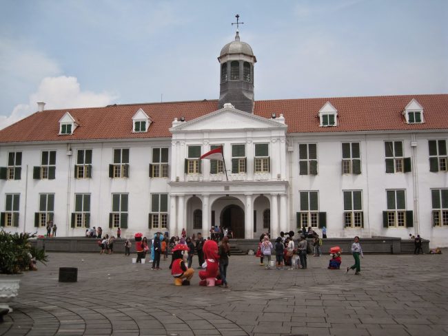Museum Sejarah Jakarta via Letsgo2museum, 1. Monumen Nasional (Tugu Monas), 2. Taman Mini Indonesia Indah (TMII), 3. Tebet Eco Park, 4. Taman Impian Jaya Ancol, 5. Dufan (Dunia Fantasi), 6. Taman Margasatwa Ragunan, 7. Pulau Tidung, 8. Ocean Ecopark, 9. Atlantis Water Adventure, 10. Pulau Bidadari, 11. Tribeca Park, 12. Pasar Seni, 13. Jembatan Kota Intan, 14. Museum Sejarah Jakarta, 15. Museum Bank Indonesia, 16. Ice Skating di Sky Rink, 17. KidZania Jakarta, 18. Kota Tua Jakarta, 19. Grand Indonesia Mall, 20. Masjid Istiqlal, 21. Gereja Katedral Jakarta, 22. Pasar Taman Puring, 23. Taman Suropati Jakarta, 24. Museum Nasional, 25. Pasar Tanah Abang, 26. Pecinan Glodok Jakarta, 27. Sea World Indonesia, 28. Setu Babakan Jakarta, 29. Wisata Mangrove Jakarta, 30. Taman Ayodia, 31. Taman Hutan Kota Penjaringan, 32. Cibugary Farm – Wisata Edukasi Cibugary, 33. Hauwke’s Auto Gallery Kayak Museum Angkut di Malang, 34. Pondok Indah Water Park, 35. The Escape Hunt (Tutup Permanen), 36. Kemang Food Festival (Tutup), 37. Taman Kepulauan Seribu, 38. Wisata Pendidikan Pinisi, 39. Flight Experience Gandaria (Tutup Permanen), 40. Tamasya di Taman Tabebuya, 41. Museum Satria Mandala, 42. Liburan ke Museum di Tengah Kebun, 43. Kampung Main Cipulir, 44. Taman Situ Lembang, 45. Taman Ismail Marzuki, 46. Museum Joang ‘45, 47. Freedom Library (Tutup Permanen), 48. Galeri Indonesia Kaya, 49. Taman Menteng, 50. Museum Macan, 51. Museum Wayang, 52. Klenteng Jin De Yuan, 53. Museum Tekstil, 54. Rumah Si Pitung, 55. Pantai Marunda, 56. Waterbom PIK (Tutup Permanen), 57. Alive Museum Jakarta, 58. Museum Bahari, 59. Pulau Semak Daun, 60. Pulau Pramuka, 61. Pulau Kelapa, 62. Bricks 4 Kidz, 63. Museum Perangko Indonesia, 64. Taman Agrowisata Cilangkap