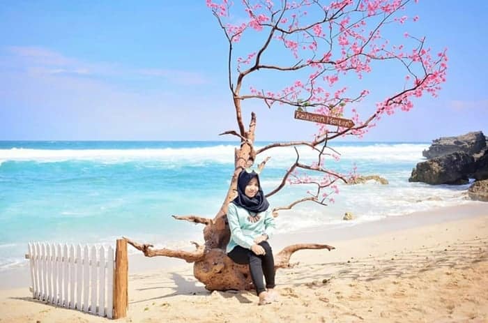 Sepanjang Beach Foto Spot via IG @pantai.jogja, 1. Pantai Pulang Sawal, 2. Pantai Pok Tunggal, 3. Pantai Wedi Ombo, 4. Pantai Siung, 5. Pantai Kukup, 6. Pantai Sundak, 7. Pantai Baron, 8. Pantai Sepanjang, 9. Pantai Sadranan, 10. Pantai Ngobaran, 11. Pantai Parangtritis, 12. Pantai Nglambor, 13. Pantai Drini, 14. Pantai Wediombo, 15. Pantai Glagah, 16. Pantai Jogan, 17. Pantai Krakal, 18. Pantai Depok, 19. Pantai Ngrenehan, 20. Pantai Parangkusumo, 21. Pantai Timang, 22. Pantai Nguluran, 23. Pantai Watu Kodok, 24. Pantai Pandansari, 25. Pantai Kesirat, 26. Pantai Goa Cemara, 27. Pantai Pasir Kadilangu, 28. Pantai Sadeng, 29. Pantai Jungwok