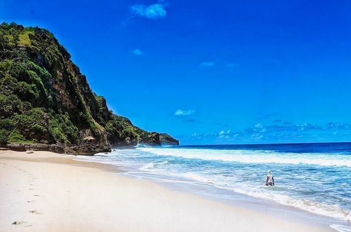 Seru-seruan Mandi di Pantai Seruni Jogja, 1. Pantai Pok Tunggal, 2. Pantai Siung, 3. Pantai Indrayanti (Pantai Pulang Sawal), 4. Pantai Baron, 5. Pantai Jogan, 6. Pantai Sundak, 7. Pantai Krakal, 8. Goa Gelatik, 9. Air Terjun Sri Gethuk, 10. Gua Seropan, 11. Gua Jomblang, 12. Cave Tubing Kalisuci, 13. Gunung Nglanggeran, 14. Pantai Sadranan, 15. Bukit Bintang, 16. Pantai Ngobaran, 17. Pantai Gesing, 18. Bukit Kosakora, 19. Pantai Wedi Ombo, 20. Pantai Slili, 21. Pantai Timang, 22. Pantai Jungwok, 23. Rafting di Kali Oyo Gunungkidul, 24. Pantai Seruni, 25. Pantai Drini, 26. Pantai Sepanjang, 27. Goa Bribin, 28. Goa Kalisuci Gunung Kidul, 29. Alun-alun Wonosari (Alun-alun Pemda), 30. Pantai Kukup, Desa Kemadang, Kecamatan Tanjungsari, 31. Embung Batara Sriten, 32. Pantai Sadeng, 33. Goa Cokro, 34. Goa Lowo, 35. Pantai Ngrenehan, 36. Gua Maria Tritis, 37. Desa Wisata Jelok, 38. Desa Wisata Nglanggeran, 39. Goa Jomblang – Grubug, 40. Goa Paesan, 41. Gunung Patuk atau Bukit Hargodumilah, 42. Gunung Gambar, 43. Telaga Jonge, 44. Dam Beton Indah dan Bendungan Simo, 45. Rest Area Bunder, 46. Goa Cerme, 47. Goa Langse, 48. Pantai Ngandong, 49. Gunung Kendil, 50. Goa Cokakan, 51. Gunung Api Purba Nglanggeran, 52. Bengawan Solo Purba (Telaga Suling), 53. Desa Wisata Umbulrejo, 54. Kawasan Karst Pegunungan Sewu, 55. Telaga Kemuning, 56. Hutan Wanagama, 57. Situs Gambirowati atau Pesanggrahan Gambirowati, 58. Goa Jlamprong, Goa Gesing, Goa Sinden, 59. Desa Wisata Bejiharjo, 60. Desa Wisata Bleberan, 61. Desa Wisata Mojo, 62. Desa Wisata Bobung, 63. Desa Wisata Wonosadi, 64. Desa Wisata Garotan, 65. Lembah Karst Mulo, 66. Hutan Bunder, 67. Hutan Wonosadi, 68. Situs Megalitik Sokoliman, 69. Situs Gunungbang, 70. Pertapaan Kembang Lampir, 71. Pantai Nguyahan, 72. Goa Rancang Kencono
