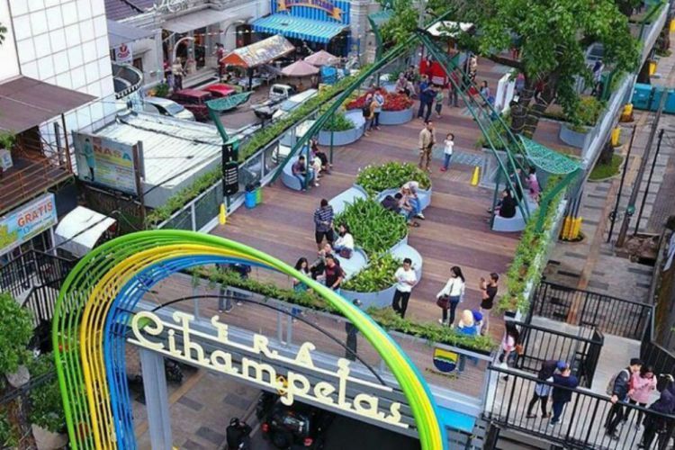 Skywalk Cihampelas via akurat, Mengenal Asal-Usul Cihempelas Walk, Daya Tarik Cihampeas Walk Bandung, Fasilitas Menarik di Mall Cihampelas Walk Bandung, Tips Mengunjungi Mall Cihampelas Walk Bandung