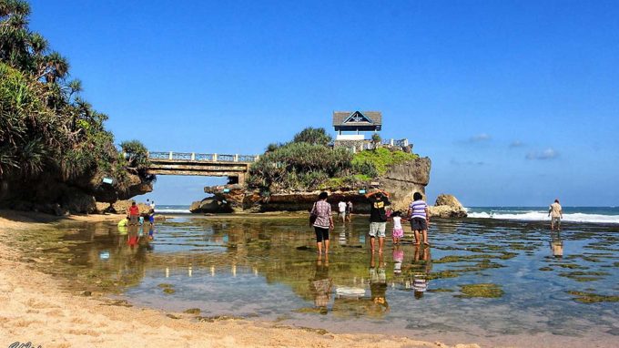Wisata Pantai Kukup Jogja, 1. Pantai Pok Tunggal, 2. Pantai Siung, 3. Pantai Indrayanti (Pantai Pulang Sawal), 4. Pantai Baron, 5. Pantai Jogan, 6. Pantai Sundak, 7. Pantai Krakal, 8. Goa Gelatik, 9. Air Terjun Sri Gethuk, 10. Gua Seropan, 11. Gua Jomblang, 12. Cave Tubing Kalisuci, 13. Gunung Nglanggeran, 14. Pantai Sadranan, 15. Bukit Bintang, 16. Pantai Ngobaran, 17. Pantai Gesing, 18. Bukit Kosakora, 19. Pantai Wedi Ombo, 20. Pantai Slili, 21. Pantai Timang, 22. Pantai Jungwok, 23. Rafting di Kali Oyo Gunungkidul, 24. Pantai Seruni, 25. Pantai Drini, 26. Pantai Sepanjang, 27. Goa Bribin, 28. Goa Kalisuci Gunung Kidul, 29. Alun-alun Wonosari (Alun-alun Pemda), 30. Pantai Kukup, Desa Kemadang, Kecamatan Tanjungsari, 31. Embung Batara Sriten, 32. Pantai Sadeng, 33. Goa Cokro, 34. Goa Lowo, 35. Pantai Ngrenehan, 36. Gua Maria Tritis, 37. Desa Wisata Jelok, 38. Desa Wisata Nglanggeran, 39. Goa Jomblang – Grubug, 40. Goa Paesan, 41. Gunung Patuk atau Bukit Hargodumilah, 42. Gunung Gambar, 43. Telaga Jonge, 44. Dam Beton Indah dan Bendungan Simo, 45. Rest Area Bunder, 46. Goa Cerme, 47. Goa Langse, 48. Pantai Ngandong, 49. Gunung Kendil, 50. Goa Cokakan, 51. Gunung Api Purba Nglanggeran, 52. Bengawan Solo Purba (Telaga Suling), 53. Desa Wisata Umbulrejo, 54. Kawasan Karst Pegunungan Sewu, 55. Telaga Kemuning, 56. Hutan Wanagama, 57. Situs Gambirowati atau Pesanggrahan Gambirowati, 58. Goa Jlamprong, Goa Gesing, Goa Sinden, 59. Desa Wisata Bejiharjo, 60. Desa Wisata Bleberan, 61. Desa Wisata Mojo, 62. Desa Wisata Bobung, 63. Desa Wisata Wonosadi, 64. Desa Wisata Garotan, 65. Lembah Karst Mulo, 66. Hutan Bunder, 67. Hutan Wonosadi, 68. Situs Megalitik Sokoliman, 69. Situs Gunungbang, 70. Pertapaan Kembang Lampir, 71. Pantai Nguyahan, 72. Goa Rancang Kencono