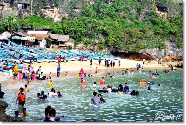 Berenang di Pantai Ngrenehan via Dimassuyatno, 1. Tebing Breksi Jogja , 2. Puncak Becici Jogja , 3. Hutan Pinus Mangunan, 4. Blue Lagoon Jogja , 5. Waduk Sermo , 6. Wisata Alam Puncak Suroloyo , 7. Gua Jomblang, 8. Wisata Alam Kalibiru, Jogja , 9. Air Terjun Sri Gethuk , 10. Air Terjun Kedung Pedut , 11. Wisata ke Gumuk Pasir Parangkusumo Serasa di Luar Negeri, 12. Pantai Jogan yang Memukau Mata, 13. Menyusuri Kalisuci Cave Tubing, 14. Pemandian Tirta Budi yang Alami, 15. Indahnya Grojogan Lepo Dlingo, 16. Hutan Mangrove yang Fantastic, 17. Pantai Wedi Ombo, 18. Bukit Panguk, 19. Embung Nglanggeran, 20. Bukit Isis, 21. Air Terjun Kedung Kandang, 22. Gumuk Pasir Parangkusumo, 23. Telaga Biru Semin, 24. Bukit Kosakora Gunung kidul, 25. Pantai Ngetun Gunung kidul, 26. Pantai Kayu Arum, 27. Green Village Gedangsari, 28. Gunung Api Purba Nglanggeran, 29. Pantai Watu Kodok Gunung kidul, 30. Pantai Jungwok Gunung kidul, 31. Hutan Wanagama Gunung kidul, 32. Pantai Sarangan Gunung kidul, 33. Bukit Sarangan Gunung kidul, 34. Embung Batara Sriten Gunung Kidul, 35. Pantai Wediombo Gunungkidul, 36. Air Terjun Luweng Sampang, 37. Pantai Sadeng Gunung kidul, 38. Pantai Ngrenehan Gunung kidul, 39. Pantai Slili, 40. Pantai Pok Tunggal Gunung Kidul, 41. Gunung Ireng Yogyakarta, 42. Pantai Watu Lawang, 43. Pantai Ngobaran Gunung Kidul, 44. Baron Technopark Gunung Kidul, 45. Pantai Kukup Gunung Kidul, 46. Mercusuar Pantai Baron Gunung Kidul, 47. Pantai Wohkudu Gunung Kidul, 48. Goa Rancang Kencono Gunungkidul