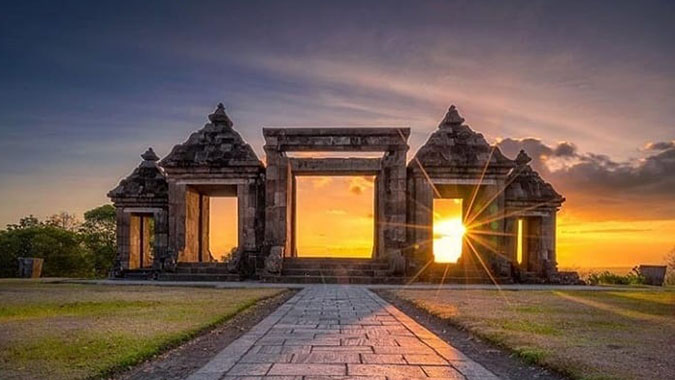 Eksotisme Candi Ratu Boko via IG @rickyart_photoworks, Sejarah Candi Ratu Boko, Lokasi Candi Ratu Boko, Rute Menuju Lokasi Candi Ratu Boko, Harga Tiket Masuk Candi Ratu Boko, Bagian Istana Ratu Boko, Pesona Candi Ratu Boko, Tips Berlibur