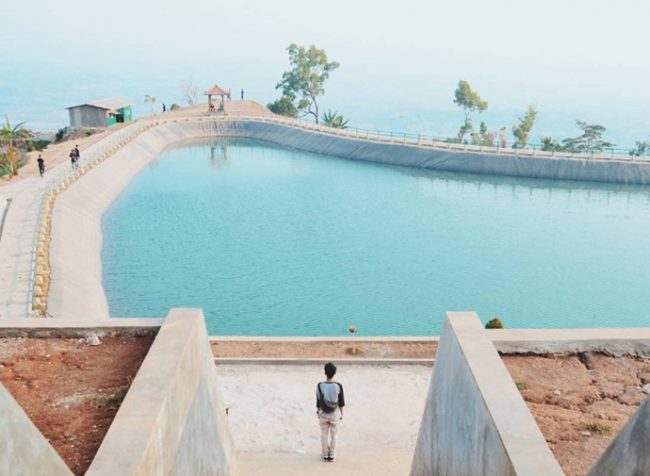 Hunting Spot Foto via IG @prabuhutomo, Lokasi Wisata Alam Embung Batara Sriten, Rute Menuju Lokasi Wisata Embung Batara Sriten, Harga Tiket Masuk Embung Batara Sriten, Fasilitas Pendukung, Aktivitas Seru yang Bisa Dilakukan, Pesona Wisata Alam Embung Batara Sriten, Tips Berlibur
