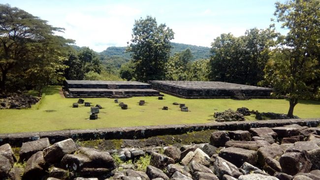 Keputren, Sejarah Candi Ratu Boko, Lokasi Candi Ratu Boko, Rute Menuju Lokasi Candi Ratu Boko, Harga Tiket Masuk Candi Ratu Boko, Bagian Istana Ratu Boko, Pesona Candi Ratu Boko, Tips Berlibur