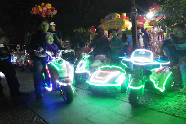 Keseruan Bersama Keluarga di Alun-alun-wonosari, 1. Pantai Pok Tunggal, 2. Pantai Siung, 3. Pantai Indrayanti (Pantai Pulang Sawal), 4. Pantai Baron, 5. Pantai Jogan, 6. Pantai Sundak, 7. Pantai Krakal, 8. Goa Gelatik, 9. Air Terjun Sri Gethuk, 10. Gua Seropan, 11. Gua Jomblang, 12. Cave Tubing Kalisuci, 13. Gunung Nglanggeran, 14. Pantai Sadranan, 15. Bukit Bintang, 16. Pantai Ngobaran, 17. Pantai Gesing, 18. Bukit Kosakora, 19. Pantai Wedi Ombo, 20. Pantai Slili, 21. Pantai Timang, 22. Pantai Jungwok, 23. Rafting di Kali Oyo Gunungkidul, 24. Pantai Seruni, 25. Pantai Drini, 26. Pantai Sepanjang, 27. Goa Bribin, 28. Goa Kalisuci Gunung Kidul, 29. Alun-alun Wonosari (Alun-alun Pemda), 30. Pantai Kukup, Desa Kemadang, Kecamatan Tanjungsari, 31. Embung Batara Sriten, 32. Pantai Sadeng, 33. Goa Cokro, 34. Goa Lowo, 35. Pantai Ngrenehan, 36. Gua Maria Tritis, 37. Desa Wisata Jelok, 38. Desa Wisata Nglanggeran, 39. Goa Jomblang – Grubug, 40. Goa Paesan, 41. Gunung Patuk atau Bukit Hargodumilah, 42. Gunung Gambar, 43. Telaga Jonge, 44. Dam Beton Indah dan Bendungan Simo, 45. Rest Area Bunder, 46. Goa Cerme, 47. Goa Langse, 48. Pantai Ngandong, 49. Gunung Kendil, 50. Goa Cokakan, 51. Gunung Api Purba Nglanggeran, 52. Bengawan Solo Purba (Telaga Suling), 53. Desa Wisata Umbulrejo, 54. Kawasan Karst Pegunungan Sewu, 55. Telaga Kemuning, 56. Hutan Wanagama, 57. Situs Gambirowati atau Pesanggrahan Gambirowati, 58. Goa Jlamprong, Goa Gesing, Goa Sinden, 59. Desa Wisata Bejiharjo, 60. Desa Wisata Bleberan, 61. Desa Wisata Mojo, 62. Desa Wisata Bobung, 63. Desa Wisata Wonosadi, 64. Desa Wisata Garotan, 65. Lembah Karst Mulo, 66. Hutan Bunder, 67. Hutan Wonosadi, 68. Situs Megalitik Sokoliman, 69. Situs Gunungbang, 70. Pertapaan Kembang Lampir, 71. Pantai Nguyahan, 72. Goa Rancang Kencono