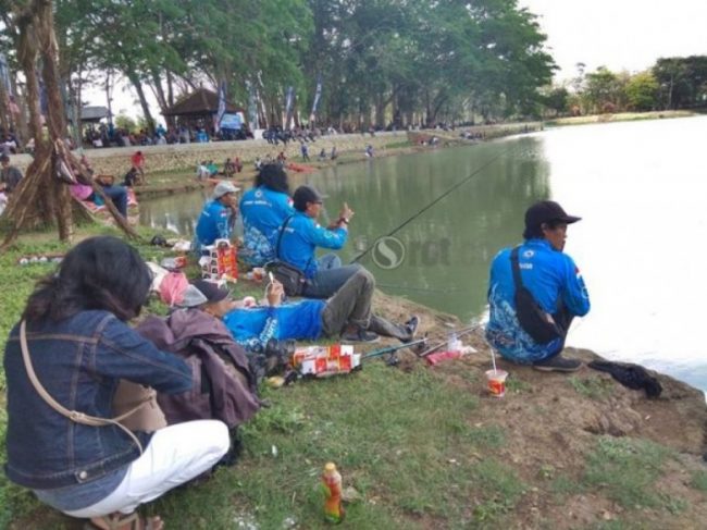 Mancing Gratis via Garengid, Sejarah Telaga Jonge, Lokasi Destinasi Wisata Telaga Jonge, Rute Menuju Lokasi Wisata Alam Telaga Jonge, Peta Lokasi Telaga Jonge, Fasilitas di Telaga Jonge, Jam Operasional , Harga Tiket Masuk Telaga Jonge, Aktivitas Seru di Telaga Jonge, Daya Tarik Telaga Jonge, Pasar Digital Telaga Jonge, Penginapan Terdekat Telaga, Tips dan saran