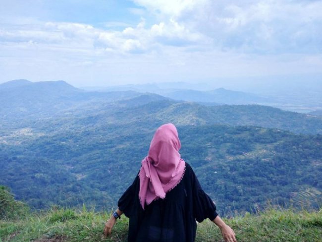 Menikmati Keindahan Puncak Mangir via IG @puspita_luthfi96, Lokasi Wisata Alam Embung Batara Sriten, Rute Menuju Lokasi Wisata Embung Batara Sriten, Harga Tiket Masuk Embung Batara Sriten, Fasilitas Pendukung, Aktivitas Seru yang Bisa Dilakukan, Pesona Wisata Alam Embung Batara Sriten, Tips Berlibur