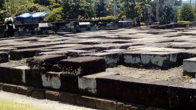 Paseban, Sejarah Candi Ratu Boko, Lokasi Candi Ratu Boko, Rute Menuju Lokasi Candi Ratu Boko, Harga Tiket Masuk Candi Ratu Boko, Bagian Istana Ratu Boko, Pesona Candi Ratu Boko, Tips Berlibur