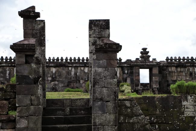 Pendopo via BUMN.go.id, Sejarah Candi Ratu Boko, Lokasi Candi Ratu Boko, Rute Menuju Lokasi Candi Ratu Boko, Harga Tiket Masuk Candi Ratu Boko, Bagian Istana Ratu Boko, Pesona Candi Ratu Boko, Tips Berlibur
