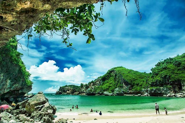 Pesona Pantai Ngrenehan, 1. Pantai Pok Tunggal, 2. Pantai Siung, 3. Pantai Indrayanti (Pantai Pulang Sawal), 4. Pantai Baron, 5. Pantai Jogan, 6. Pantai Sundak, 7. Pantai Krakal, 8. Goa Gelatik, 9. Air Terjun Sri Gethuk, 10. Gua Seropan, 11. Gua Jomblang, 12. Cave Tubing Kalisuci, 13. Gunung Nglanggeran, 14. Pantai Sadranan, 15. Bukit Bintang, 16. Pantai Ngobaran, 17. Pantai Gesing, 18. Bukit Kosakora, 19. Pantai Wedi Ombo, 20. Pantai Slili, 21. Pantai Timang, 22. Pantai Jungwok, 23. Rafting di Kali Oyo Gunungkidul, 24. Pantai Seruni, 25. Pantai Drini, 26. Pantai Sepanjang, 27. Goa Bribin, 28. Goa Kalisuci Gunung Kidul, 29. Alun-alun Wonosari (Alun-alun Pemda), 30. Pantai Kukup, Desa Kemadang, Kecamatan Tanjungsari, 31. Embung Batara Sriten, 32. Pantai Sadeng, 33. Goa Cokro, 34. Goa Lowo, 35. Pantai Ngrenehan, 36. Gua Maria Tritis, 37. Desa Wisata Jelok, 38. Desa Wisata Nglanggeran, 39. Goa Jomblang – Grubug, 40. Goa Paesan, 41. Gunung Patuk atau Bukit Hargodumilah, 42. Gunung Gambar, 43. Telaga Jonge, 44. Dam Beton Indah dan Bendungan Simo, 45. Rest Area Bunder, 46. Goa Cerme, 47. Goa Langse, 48. Pantai Ngandong, 49. Gunung Kendil, 50. Goa Cokakan, 51. Gunung Api Purba Nglanggeran, 52. Bengawan Solo Purba (Telaga Suling), 53. Desa Wisata Umbulrejo, 54. Kawasan Karst Pegunungan Sewu, 55. Telaga Kemuning, 56. Hutan Wanagama, 57. Situs Gambirowati atau Pesanggrahan Gambirowati, 58. Goa Jlamprong, Goa Gesing, Goa Sinden, 59. Desa Wisata Bejiharjo, 60. Desa Wisata Bleberan, 61. Desa Wisata Mojo, 62. Desa Wisata Bobung, 63. Desa Wisata Wonosadi, 64. Desa Wisata Garotan, 65. Lembah Karst Mulo, 66. Hutan Bunder, 67. Hutan Wonosadi, 68. Situs Megalitik Sokoliman, 69. Situs Gunungbang, 70. Pertapaan Kembang Lampir, 71. Pantai Nguyahan, 72. Goa Rancang Kencono