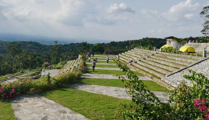 Spot Menikmati Sunset di Tebing Breksi Sleman via TEMPO Pribadi Wicaksono, Lokasi Tebing Breksi, Rute Mlokasi Tebing Breksi, Harga Tiket Masuk Menuju Tebing Breksi, Jam Operasional, Fasilitas Tambahan di Lokasi Wisata , Keunikan Tebing Breksi, Berasal dari Bekas Tambang, Tips Berlibur