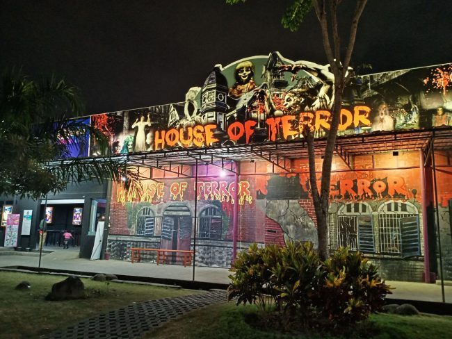 House of Terror, Lokasi Wisata Taman Hiburan Sindu Kusuma Edupark, Rute Menuju Lokasi Wisata Edupark, Wisata Sindu Kusuma Edupark, Harga Tiket Masuk Sindu Kusuma Edupark, Fasilitas yang Tersedia, Harga Tiket Wahana Sindu Kusuma Edupark, Wahana Seru di Sindu Kusuma Edupark, Tips Berlibur