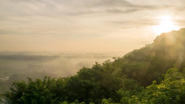Menikmati Sunrise, Lokasi Destinasi Wisata Alam Spot Riyadi, Rute Menuju Lokasi Spot Riyadi, Harga Tiket Masuk Spot Riyadi, Jam Operasional, Fasilitas Tambahan yang Tersedia , Aktivitas Seru yang Bisa Dilakukan , Pesona Spot Riyadi yang Tidak Boleh Dilewatkan, Tips Berlibur