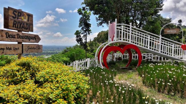 Spot Foto Jembatan, Lokasi Destinasi Wisata Alam Spot Riyadi, Rute Menuju Lokasi Spot Riyadi, Harga Tiket Masuk Spot Riyadi, Jam Operasional, Fasilitas Tambahan yang Tersedia , Aktivitas Seru yang Bisa Dilakukan , Pesona Spot Riyadi yang Tidak Boleh Dilewatkan, Tips Berlibur