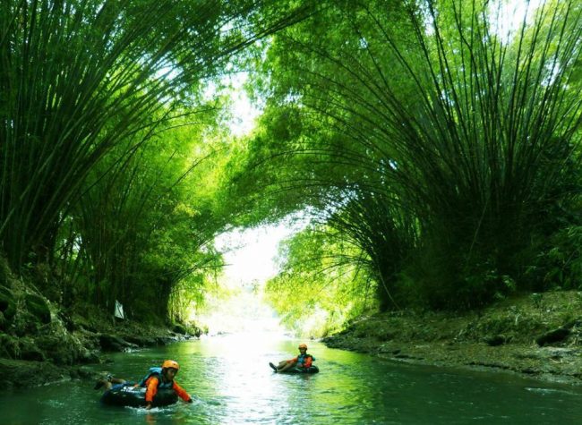 Susur Sungai Sambil Menikmati Pemandangan Asri, Lokasi Wisata Alam Lava Bantal, Rute Menuju Lokasi Wisata Alam Lava Bantal, Peta Lokasi Lava Bantal, Jam Operasional Objek Wisata, Harga Tiket Masuk Kawasan Wisata, Fasilitas yang Tersedia, Pesona Objek Wisata Lava Bantal, Kegiatan Seru di Lava Bantal, Wisata di Sekitarnya, Tips Berlibur