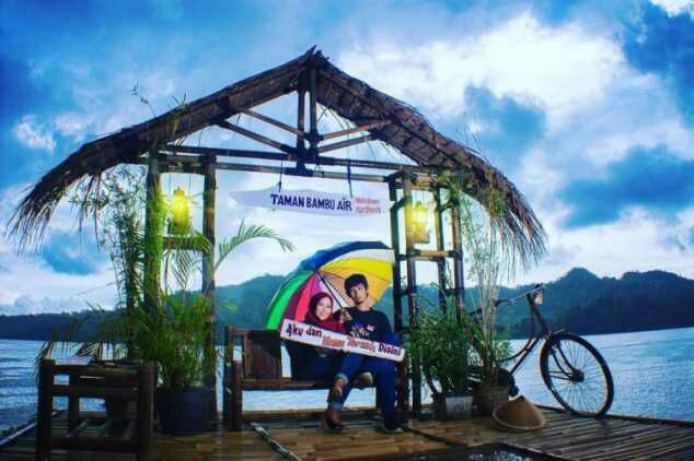 Taman Bambu Air via Backpackerjakarta, Lokasi Wisata Alam Waduk Sermo, Rute Menuju Lokasi Waduk Sermo, Harga Tiket Masuk Waduk Sermo, Fasilitas yang Ada di Waduk Sermo, Cerita Tentang Waduk Sermo, Aktivitas Seru yang Bisa Kamu Lakukan, Spot Foto di Waduk Sermo, Tips Berlibur