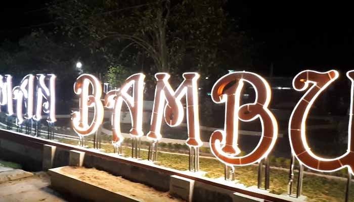 Taman Bambu Runcing, 1. Pantai Pasir Putih Langsa, 2. Hutan Kota Langsa, 3. Pulau Teulaga Tujoh, 4. Taman Mangrove Langsa, 5. Gedung Balee Juang, 6. Pantai Buatan Kuala Langsa, 7. Vitra Tirta Raya Waterboom, 8. Taman Bambu Runcing, 9. Mutiara Waterpark, 10. Pantai Kuala Parek, 11. Langsa Town Square (Latos), 12. Kolam Renang Kemuning, 13. Pelabuhan Kuala Langsa, 14. Air Terjun Terujak, 15. Kawasan Toko Belakang, 16. Ujong Pusong, 17. Pantai Matang Ulim Idi Cut, 18. Pantai Kuala Geulumpang, 19. Lapangan Merdeka Langsa – Alun-alun Langsa, 20. Kebun Indah Villa, 21. Royal Waterboom Langsa