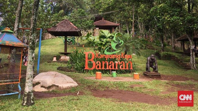 Kampung Kopi Banaran via Cnnindonesia, 1. The Fountain Water Park, 2. Alun-alun Bung Karno, 3. Curug Lawe , 4. Curug Benowo , 5. Wana Wisata Penggaron , 6. Watu Gunung , 7. Taman Djamoe Indonesia (Tutup) , 8. Umbul Sidomukti, 9. Tirto Agung Siwarak , 10. Kampung Kopi Banaran , 11. Candi Gedong Songo, 12. Kampung Seni Lerep, 13. Museum Kereta Api Ambarawa , 14. Vanaprastha Park , 15. Green Valley , 16. Air Terjun Semirang , 17. Taman Unyil , 18. New Bandungan Indah Waterpark &amp; Family Resort, 19. Masjid Agung Ungaran , 20. Kolam Renang Watu Lumpang, 21. Desa Wisata Kalongan, 25. Taman Serasi Ungaran, 26. Wisata Embung Sebligo Lerep, 27. Top Selfie Cemara Sewu Ungaran(TSCS), 28. Benteng Williem II, 29. Air Terjun Tirto Wening, 30. Kolam Renang Singampon, 31. Sanggar Seni Gedong Songo , 32. I AMpelgading Homeland, 33. Bukit Cinta , 34. Rawa Pening 