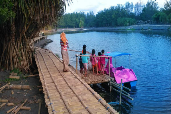 Naik Bebek-Bebekan di Pantai Trisik via Harianjogja, Lokasi dan Rute Menuju Pantai Trisik, Harga Tiket Masuk Pantai Trisik, Fasilitas Pendukung di Pantai Trisik, Keseruan Di Pantai Trisik, Keistimewaan Pantai Trisik, Tips Berlibur