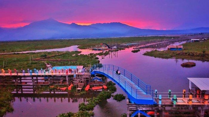 Rawa Pening Ungaran via Tribunnews, 1. The Fountain Water Park, 2. Alun-alun Bung Karno, 3. Curug Lawe , 4. Curug Benowo , 5. Wana Wisata Penggaron , 6. Watu Gunung , 7. Taman Djamoe Indonesia (Tutup) , 8. Umbul Sidomukti, 9. Tirto Agung Siwarak , 10. Kampung Kopi Banaran , 11. Candi Gedong Songo, 12. Kampung Seni Lerep, 13. Museum Kereta Api Ambarawa , 14. Vanaprastha Park , 15. Green Valley , 16. Air Terjun Semirang , 17. Taman Unyil , 18. New Bandungan Indah Waterpark &amp; Family Resort, 19. Masjid Agung Ungaran , 20. Kolam Renang Watu Lumpang, 21. Desa Wisata Kalongan, 25. Taman Serasi Ungaran, 26. Wisata Embung Sebligo Lerep, 27. Top Selfie Cemara Sewu Ungaran(TSCS), 28. Benteng Williem II, 29. Air Terjun Tirto Wening, 30. Kolam Renang Singampon, 31. Sanggar Seni Gedong Songo , 32. I AMpelgading Homeland, 33. Bukit Cinta , 34. Rawa Pening 