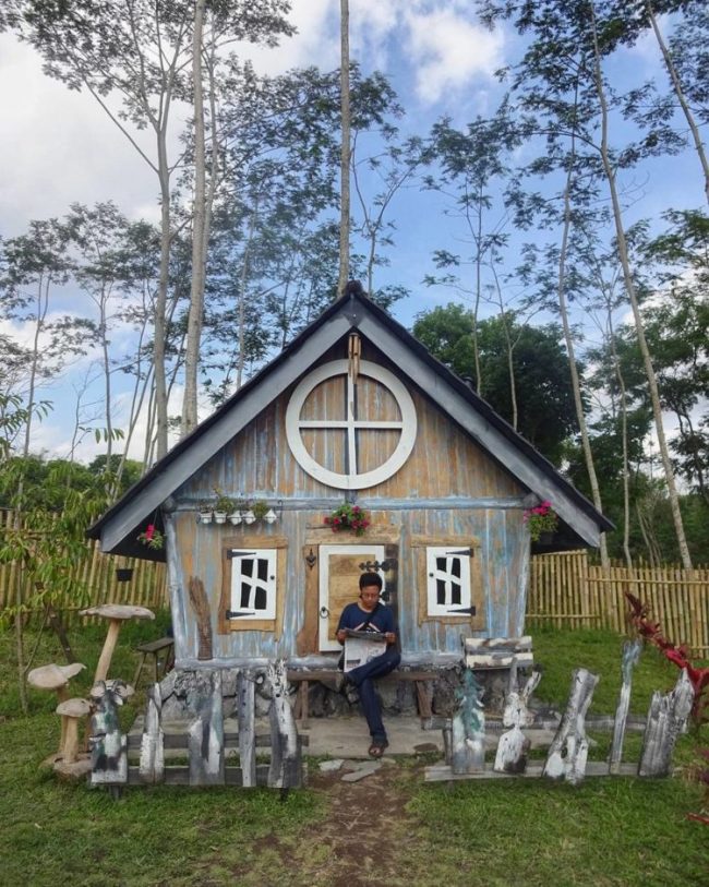 Rumah Hobbit di Bhumi Merapi, Informasi Umum, Selayang Pandang, Lokasi Wisata Alam Agrowisata Bhumi Merapi, Harga Tiket Masuk Agrowisata Bhumi Merapi, Fasilitas Wisata Alam Agrowisata Kaliurang, Jam Operasional Agrowisata Bhumi Kaliurang, Pesona Agrowisata Bhumi Merapi, Pembagian Area di Agrowisata, Tips Berlibur