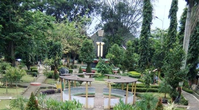 Taman Unyil via IG @cahyobudy, 1. The Fountain Water Park, 2. Alun-alun Bung Karno, 3. Curug Lawe , 4. Curug Benowo , 5. Wana Wisata Penggaron , 6. Watu Gunung , 7. Taman Djamoe Indonesia (Tutup) , 8. Umbul Sidomukti, 9. Tirto Agung Siwarak , 10. Kampung Kopi Banaran , 11. Candi Gedong Songo, 12. Kampung Seni Lerep, 13. Museum Kereta Api Ambarawa , 14. Vanaprastha Park , 15. Green Valley , 16. Air Terjun Semirang , 17. Taman Unyil , 18. New Bandungan Indah Waterpark &amp; Family Resort, 19. Masjid Agung Ungaran , 20. Kolam Renang Watu Lumpang, 21. Desa Wisata Kalongan, 25. Taman Serasi Ungaran, 26. Wisata Embung Sebligo Lerep, 27. Top Selfie Cemara Sewu Ungaran(TSCS), 28. Benteng Williem II, 29. Air Terjun Tirto Wening, 30. Kolam Renang Singampon, 31. Sanggar Seni Gedong Songo , 32. I AMpelgading Homeland, 33. Bukit Cinta , 34. Rawa Pening 