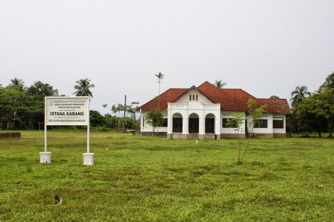 Istana Karang via Situsbudaya, 1. Kuala Paret, 2. Pantai Kuala Ketapang, 3. Bukit Kerang, 5. Sungai Gunung Pandan, 6. Air Terjun 7 Tingkat, 7. Istana Karang, 8. Istana Benua Raja (Tutup), 9. Air Terjun Sangka Pane, 10. Pantai Balai, 11. Air Terjun Kembar, 12. Gua Walet, 13. Tangsar Alur Biak, 14. Gua Pintu Kuari , 15. Wisata Lapangan Golf, 16. Pantai Busung Ciung, 17. Pantai Pulau Rukui, 18. Pemandian Sungai Rengas, 19. Pantai Pusong Cium, 20. Water Boom HARAPAN TIRTA, 20.  Pantai Ujung Tamiang