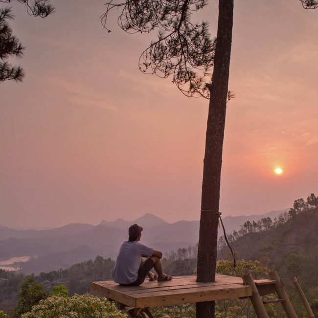 Menyaksikan Sunset di Bukit Canting Mas Puncak Dipowono via IG @emil_daus, Lokasi Puncak dipowono, Rute Menuju Lokasi Puncak Dipowono, Harga Tiket Masuk Puncak Dipowono, Fasilitas Tambahan Di Puncak Dipowono, Pesona Puncak Dipowono, Menyaksikan Sunset Dari Puncak Dipowono, Tips Berlibur