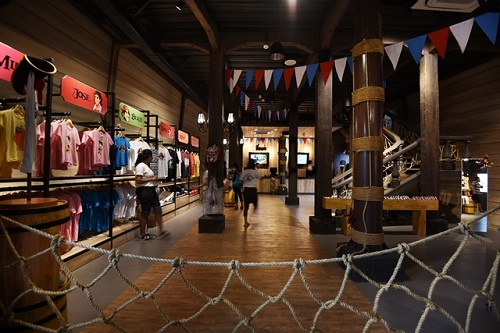 Merchandise Pirate Ship, Lokasi Wahana Permainan Air Jogja Bay Waterpark, Harga Tiket Masuk Jogja Bay Waterpark, Jam Buka Operasional, Fasilitas Penunjang, Wahana Seru Jogja Bay Waterpark, Tips dan Saran