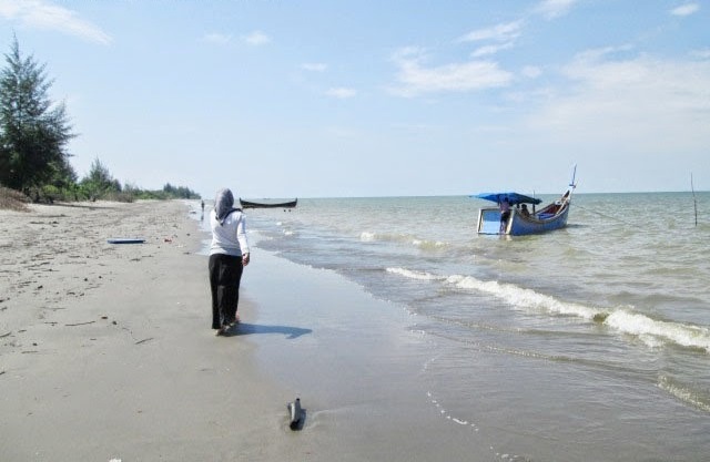 Pantai Balai Aceh Tamiang via Negerikuindahcom, 1. Kuala Paret, 2. Pantai Kuala Ketapang, 3. Bukit Kerang, 5. Sungai Gunung Pandan, 6. Air Terjun 7 Tingkat, 7. Istana Karang, 8. Istana Benua Raja (Tutup), 9. Air Terjun Sangka Pane, 10. Pantai Balai, 11. Air Terjun Kembar, 12. Gua Walet, 13. Tangsar Alur Biak, 14. Gua Pintu Kuari , 15. Wisata Lapangan Golf, 16. Pantai Busung Ciung, 17. Pantai Pulau Rukui, 18. Pemandian Sungai Rengas, 19. Pantai Pusong Cium, 20. Water Boom HARAPAN TIRTA, 20.  Pantai Ujung Tamiang