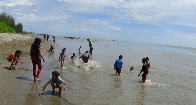 Pantai Busung Ciung via Acehnews, 1. Kuala Paret, 2. Pantai Kuala Ketapang, 3. Bukit Kerang, 5. Sungai Gunung Pandan, 6. Air Terjun 7 Tingkat, 7. Istana Karang, 8. Istana Benua Raja (Tutup), 9. Air Terjun Sangka Pane, 10. Pantai Balai, 11. Air Terjun Kembar, 12. Gua Walet, 13. Tangsar Alur Biak, 14. Gua Pintu Kuari , 15. Wisata Lapangan Golf, 16. Pantai Busung Ciung, 17. Pantai Pulau Rukui, 18. Pemandian Sungai Rengas, 19. Pantai Pusong Cium, 20. Water Boom HARAPAN TIRTA, 20.  Pantai Ujung Tamiang