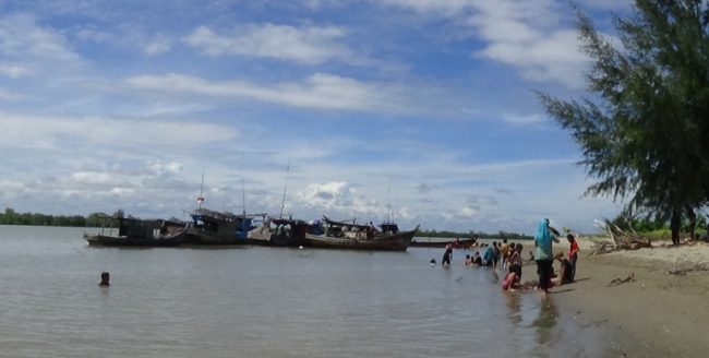 Pantai Pusong Cium via Acehnews, 1. Kuala Paret, 2. Pantai Kuala Ketapang, 3. Bukit Kerang, 5. Sungai Gunung Pandan, 6. Air Terjun 7 Tingkat, 7. Istana Karang, 8. Istana Benua Raja (Tutup), 9. Air Terjun Sangka Pane, 10. Pantai Balai, 11. Air Terjun Kembar, 12. Gua Walet, 13. Tangsar Alur Biak, 14. Gua Pintu Kuari , 15. Wisata Lapangan Golf, 16. Pantai Busung Ciung, 17. Pantai Pulau Rukui, 18. Pemandian Sungai Rengas, 19. Pantai Pusong Cium, 20. Water Boom HARAPAN TIRTA, 20.  Pantai Ujung Tamiang