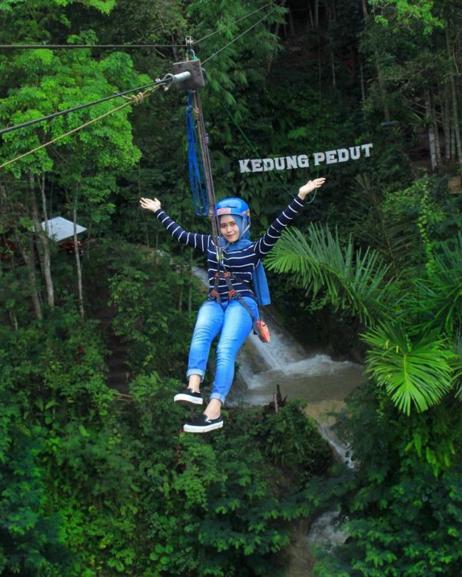 Sensasi Flying Fox via IG @yayasyas, Lokasi Objek Wisata Kedung Pedung, Rute Menuju Lokasi Kedung Pedut, Harga Tiket Masuk Kedung Pedut, Fasilitas yang Ada di Kedung Pedut, Pesona Kedung Pedut, Tips Berlibur Ke Kedung Pedut