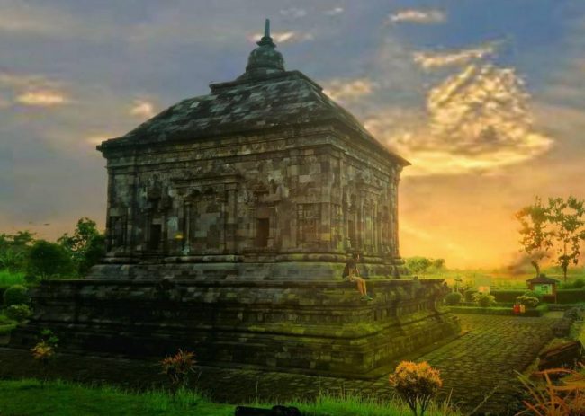 Suasana Candi di Kalas Senja, Lokasi Wisata Bersejarah Candi Banyunibo, Rute Menuju Lokasi Candi Banyunibo, Harga Tiket Masuk ke Kawasan Candi Banyunibo, Fasilitas yang Tersedia , Keunikan Wisata Bersejarah Candi Banyunibo, Tips Liburan ke Candi