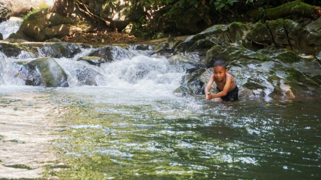 Air Terjun Alue Itam, 1. Pantai Kuala Merisi, 2. Pantai Pasie Saka, 3. Pantai Kuala Dhoi, 4. Pulau Reusam, 5. Pulau Tsunami, 6. Teluk Rigaih, 7. Arung Jeram Sungai Teunom, 8. Memandangi Lumba-Lumba di Puncak Lageun, 9. Puncak Gunung Geurutee, 10. Pulau Sungai Keluang, 11. Desa Batee Tutong, 12. Danau Laut Nie Pineung Suasa, 13. Lhok Gelumpang, 14. Kampung Mata Biru Lamno, 15. Nisan Meurehom Daya, 16. Air Terjun Ceuraceu Embon, 17. Conservatin Respon Unit (CRU), 18. Pantai Ujong Gla, 19. Taman Bunga Aceh Jaya, 20. Pulau Keuh Patek, 21. Pantai Lhok Geulumpang, 22. Konservasi Penyu Aron Meubanja, 23. Wisata Air Sarah Dewi, 24. Pantai Nisero, 25. Air Terjun Alue Itam, 26. Danau Laot Bhe, 27. Ceuraceu Alue Teungoh, 28. Pantai Ujong Pusong