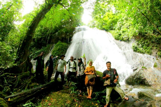 Air Terjun Ceuraceu Embon via Steemit, 1. Pantai Kuala Merisi, 2. Pantai Pasie Saka, 3. Pantai Kuala Dhoi, 4. Pulau Reusam, 5. Pulau Tsunami, 6. Teluk Rigaih, 7. Arung Jeram Sungai Teunom, 8. Memandangi Lumba-Lumba di Puncak Lageun, 9. Puncak Gunung Geurutee, 10. Pulau Sungai Keluang, 11. Desa Batee Tutong, 12. Danau Laut Nie Pineung Suasa, 13. Lhok Gelumpang, 14. Kampung Mata Biru Lamno, 15. Nisan Meurehom Daya, 16. Air Terjun Ceuraceu Embon, 17. Conservatin Respon Unit (CRU), 18. Pantai Ujong Gla, 19. Taman Bunga Aceh Jaya, 20. Pulau Keuh Patek, 21. Pantai Lhok Geulumpang, 22. Konservasi Penyu Aron Meubanja, 23. Wisata Air Sarah Dewi, 24. Pantai Nisero, 25. Air Terjun Alue Itam, 26. Danau Laot Bhe, 27. Ceuraceu Alue Teungoh, 28. Pantai Ujong Pusong