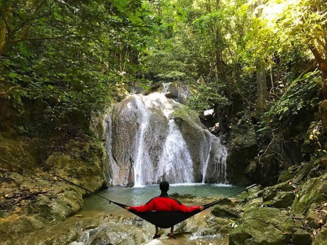Air Terjun Kuta Malaka via IG @gingimiss, 1. Museum Tsunami, 2. Pulau Rubiah, 3. Pantai Iboih, 4. Masjid Raya Baiturrahman, 5. Air Terjun Blang Kolam, 6. Air Terjun Suhom, 7. Danau Laut Tawar, 8. Pantai Lhoknga, 9. Rumah Cut Nyak Dien, 10. Taman Hutan Raya Pocut Meurah Intan, 11. Air Terjun Kuta Malaka, 12. Tugu Nol Kilometer, 13. Pulau Batee, 14. Pulau Keluang, 15. Goa Sarang, 16. Ujong Seukee, 17. Pulo Aceh, 18. Air Terjun Pria Laot, 19. Air Terjun Tansaran Bidin, 20. Air Terjun Tahura Saree, 21. Kuala Paret, 22. Lingkok Kuwieng, 23. Kuala Merisi, 24. Pualu Pusong, 25. Pantai Tebing Lampuuk, 26. Pantan Terong, 27. Benteng Iskandar Muda dan Benteng Indrapatra, 28. Pusat Latihan Gajah Saree, 29. Air Terjun Peukan Biluy , 30. Goa Loyang Koro, 31. Gua putri pukes, 32. Cagar Alam Jantho, 33. Objek Wisata Putroe Aloh – Pucok Krueng , 34. Gunung Seulawah Agam, 35. Gunung Borni Telong, 36. Pulau Seumadu, 37. Kegiatan diving wisata di Pulau Weh, 38. Pantai Ujong Kareung, 39. Bukit Lamreh, 40. Pantai Ulee Lheue
