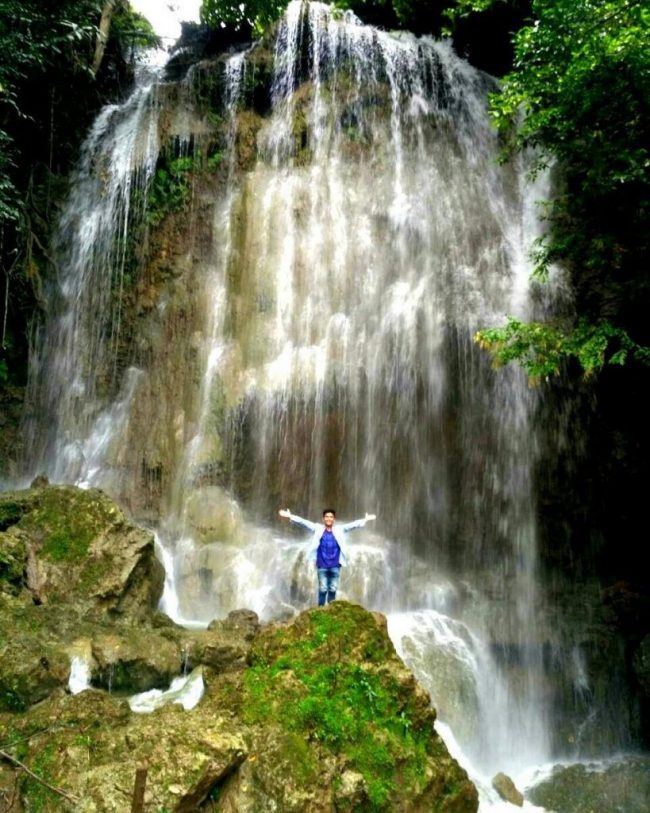 Air Terjun Pekan Bilui via IG @syahrul_ramadhan06_, 1. Masjid Raya Baiturrahman, 2. Air Terjun Kuta Malaka, 3. Air Terjun Pekan Bilui, 3. Benteng Indra Patra, 4. Ujung Kelindu , 5. Pucoek Krueng Raba, Lhoknga , 6. Bukit Lhok Eumpe , 7. Pantai Lhok Mee , 8. Pantai Lampuk , 9. Pantai Lhoknga, 10. Pantai Ulee Lheue , 11. Kapal Apung Lampulo, 12. Museum Tsunami dan Pemakaman Kerkhof Peutjoet , 13. Taman Sari Gunongan dan Pinto Khob , 14. Museum Aceh (Rumah Aceh), 15. Taman Ratu Safiatuddin, 16. Lapangan Blangpadang, 17. PLTD (Pembangkit Listrik Tenaga Diesel) Apung 1, 18. Pantai Lampuuk, 19. Museum Rumah Cut Nyak Dien, 20. Air Terjun Peukan Biluy, 21. Puncak Geurutee, 22. Museum Sejarah Aceh, 23. Bukit Soeharto Aceh, 24. Bukit Lhoknga, 25. Taman Bustanussalatin, 26. Balai Pelestarian Peninggalan Purbakala, 27. Wahana Impian Malaka, 28. Pantai Iboih, 29. Pantai Alue Naga, 30. Makam Sultan Aceh Kandang XII, 31. Makam Syiah Kuala, 32. Masjid Baiturrahim Ulee Lheue, 33. Makam Raja Aceh, 34. Taman Putroe Phang, 35. Hutan Kota BNI Banda Aceh, 36. Balai Pelestarian Cagar Budaya, 37. Wisata Kuliner Keudah, 38. Simpang Mesra