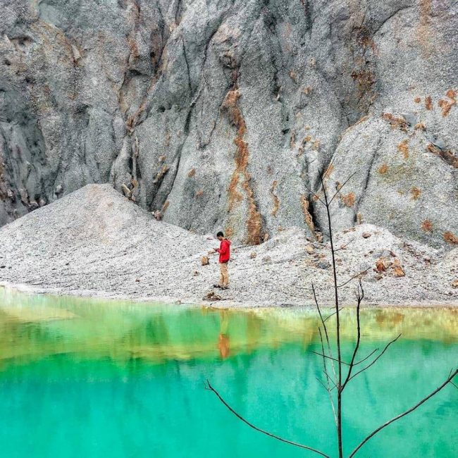 Alue Batee Puteh via IG @darmanbr, 1. Puncak Singgah Mata, 2. Pantai Naga Permai, 3. Krueng Isep, 4. Bendungan Irigasi Ule Jalan, 5. Pantai Suak Dama /TPI, 6. Pantai Seunagan, 7. Masjid Gudong Buloh, 8. Danau Laut Tadu, 9. Masjid Giok dan Pusat Perkantoran Suka Makmue, 10. Taman Ratu Balqis, 11. Pantai Cermai, 12. Pantai Lhok Raja, 13. Masjid Baburrayyan, 14. Museum Al Qur’an Kuno, 15. Banta Tok Jong Kab, 16. Alue Batee Puteh, 17. Alue Gantung, 18. Wisata Kuliner di Nagan Raya